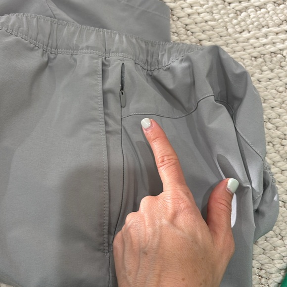 The north face men’s shorts size medium silver gray color - Picture 6 of 6